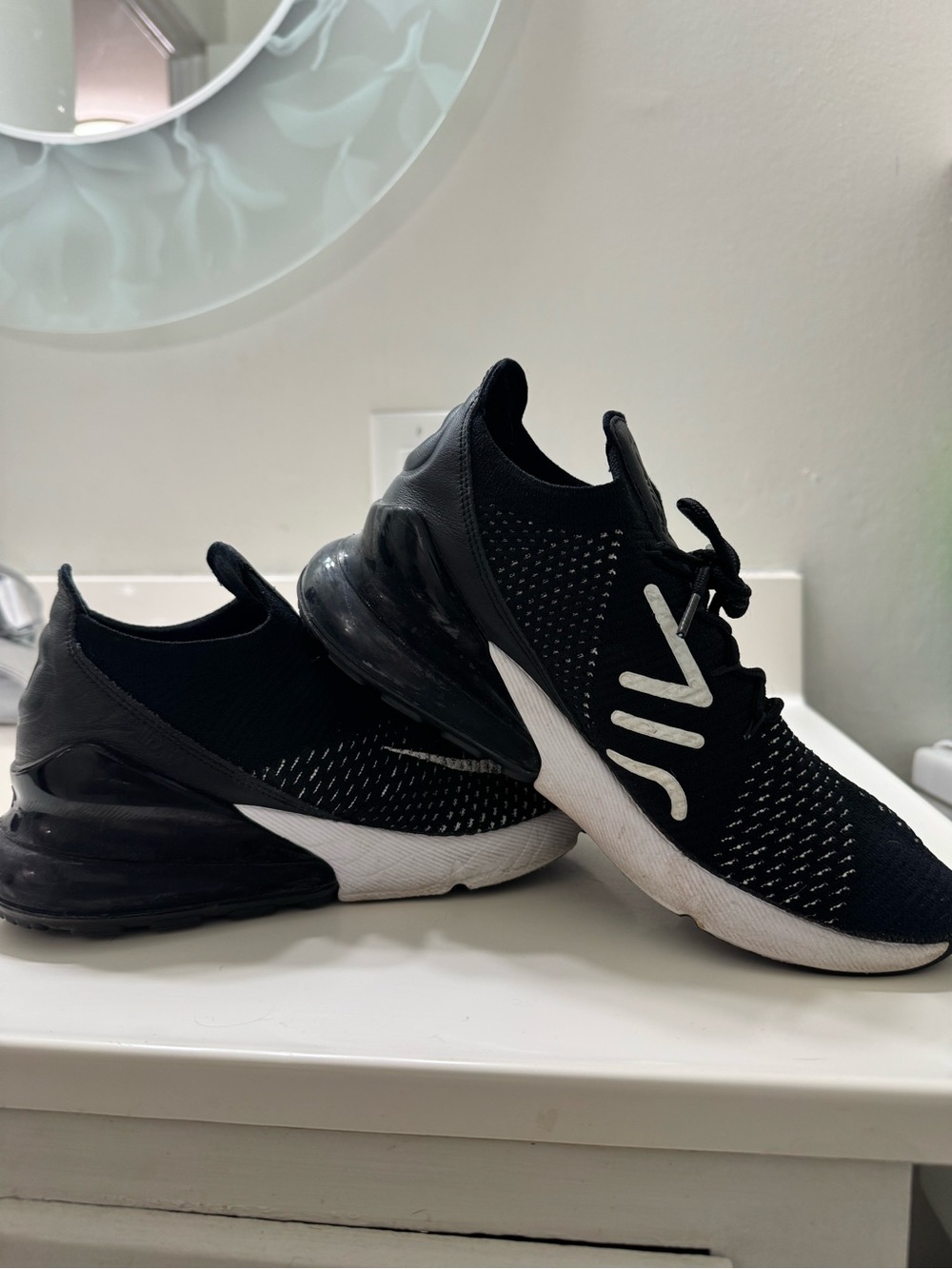 Nike Air Max 270 Flyknit Black White Women’s Size 8 Sneakers